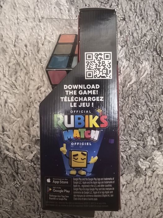 Кубче на Рубик със стойка