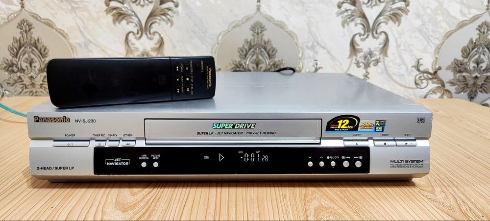 Видеомагнитафон Panasonic