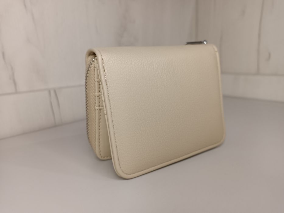 Дамско бежаво портмоне