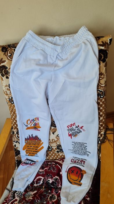 3 Pantaloni de trening