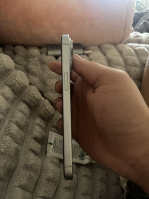 продам айфон 15 128гб