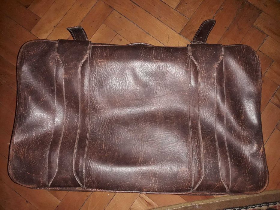 Стар кожен куфар за ръчен багаж