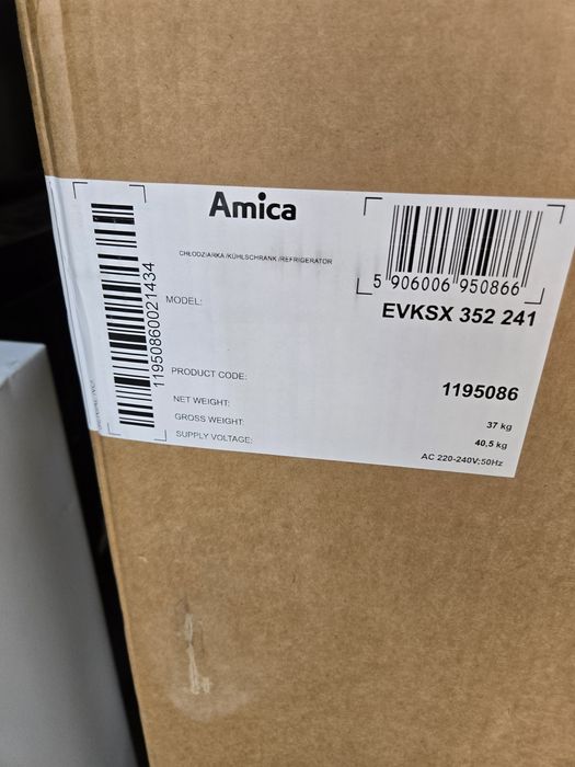 Хладилник за вграждане Amica