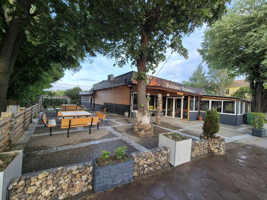 Дава се под наем Заведение в Пазарджик, Идеален център - 200 кв.м за 663 € - Снимка #2