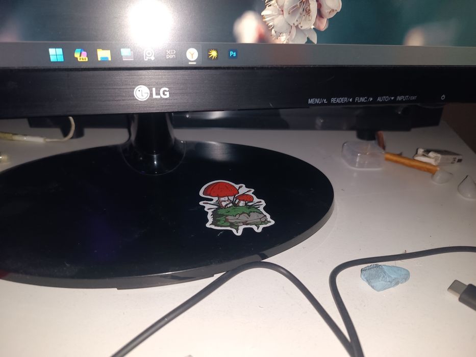 Монитор LG (fullHD 1920x1080) диагональ 23.5 дюйма