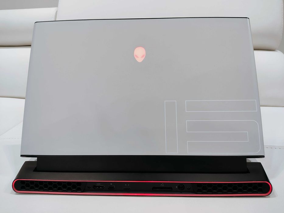 Laptop Gaming Alienware,  Intel Core i7-10870H,, ram 32 GB, NVIDIA GeForce RTX 3070 8GB, 300hz