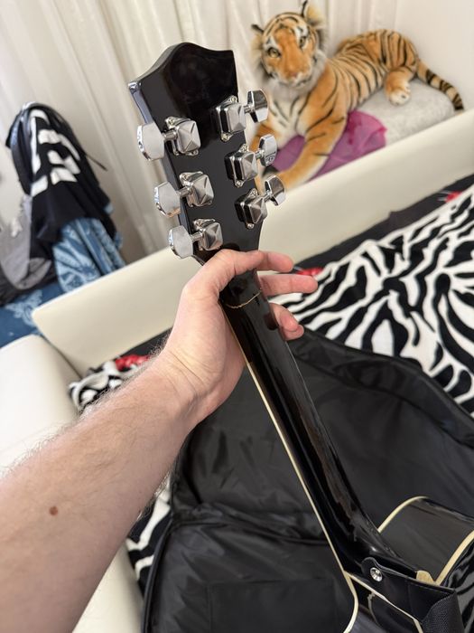 Гитара с чехлом б/у