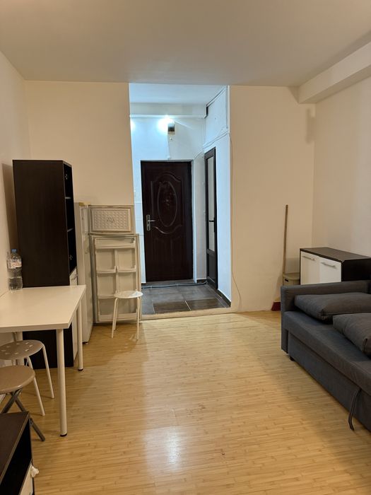 Persoana fizica Inchiriez camera de camin bloc Tineret Dacia