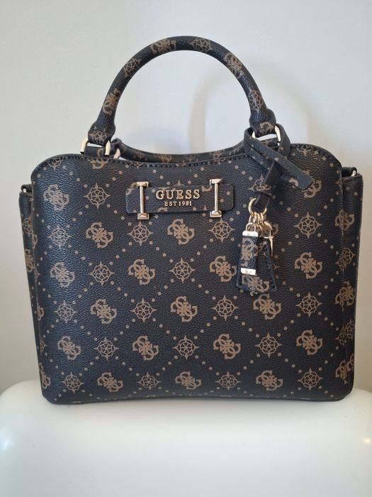 Чанта Guess Лукс в актуален принт