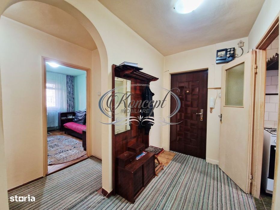 Apartament spatios cu balcon inchis si beci in zona Supeco