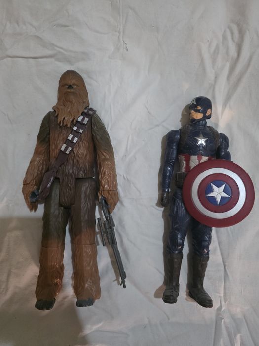 Фигурки на Чобака и Капитан Америка(Star wars и Marvel)