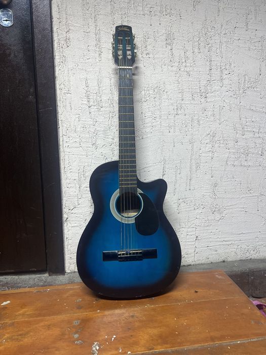 Продаю гитару .