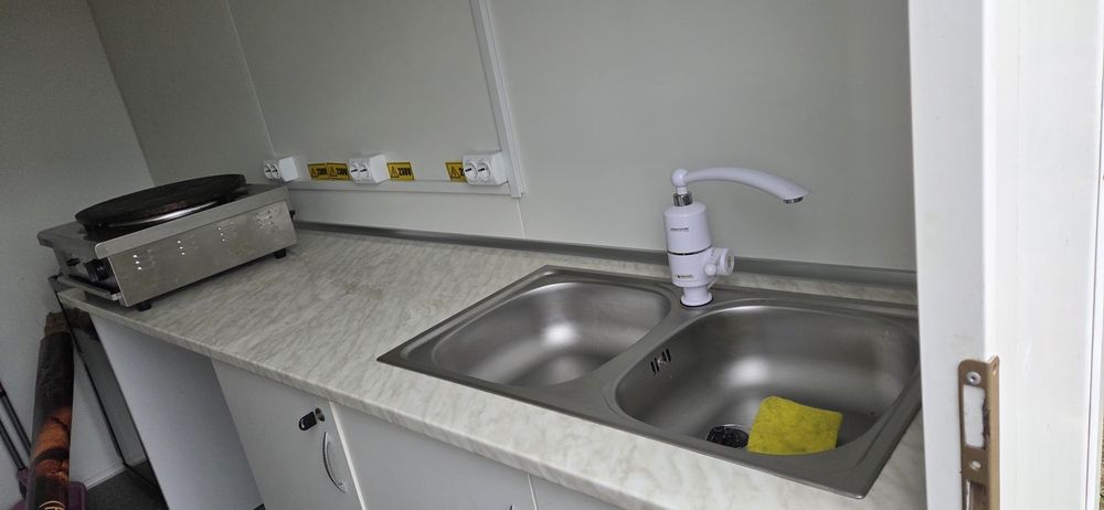 Vând rulotă fast food