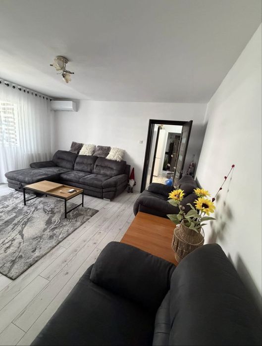 Vând apartament 3 camere in Berca