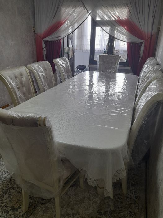 Стол и стул для гостей