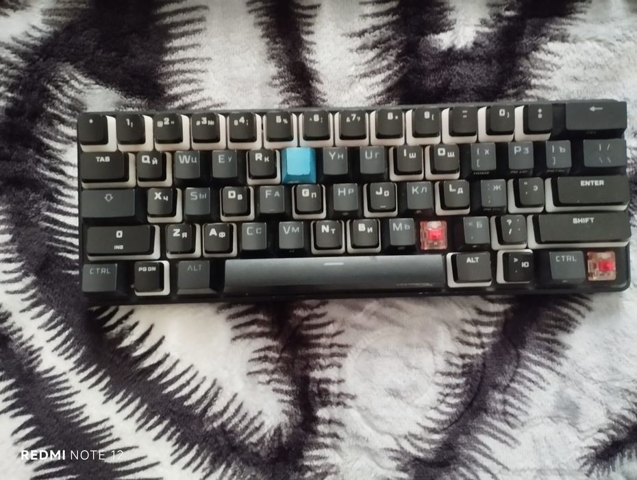 Продам  клавиатуру