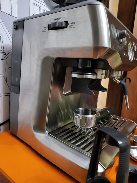 Кафемашина за еспресо  SAGE Barista Express с кафемелачка и аксесоари