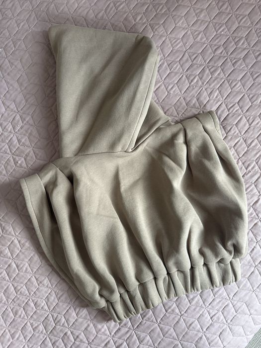 Спортен комплект ……………………………………………….;;……………………………………………………………..