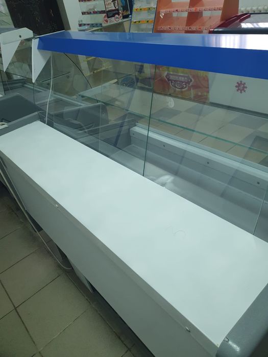 Продам витринные холодильники