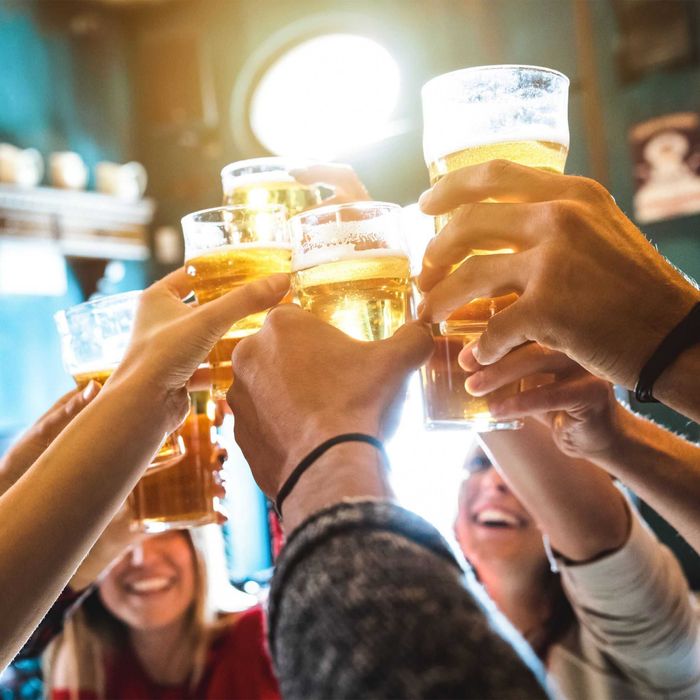 Joc de baut Bingo pentru adulti include tambur 6 pahare si 48 de bile