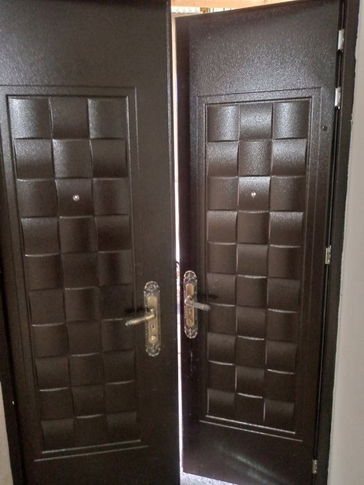 Темир эшик икки эшикли