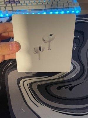 Vand Airpods Pro 2 cu Noise Cancelling Noi