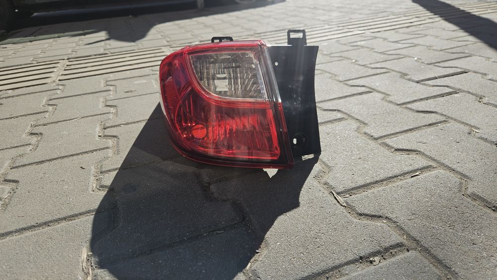 Ляв външен стоп за Mazda premacy 5 2012