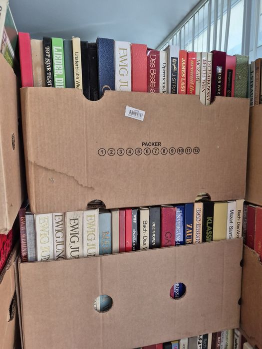 Vând un lot format din 150 de discuri de vinil cu muzică clasică mixtă