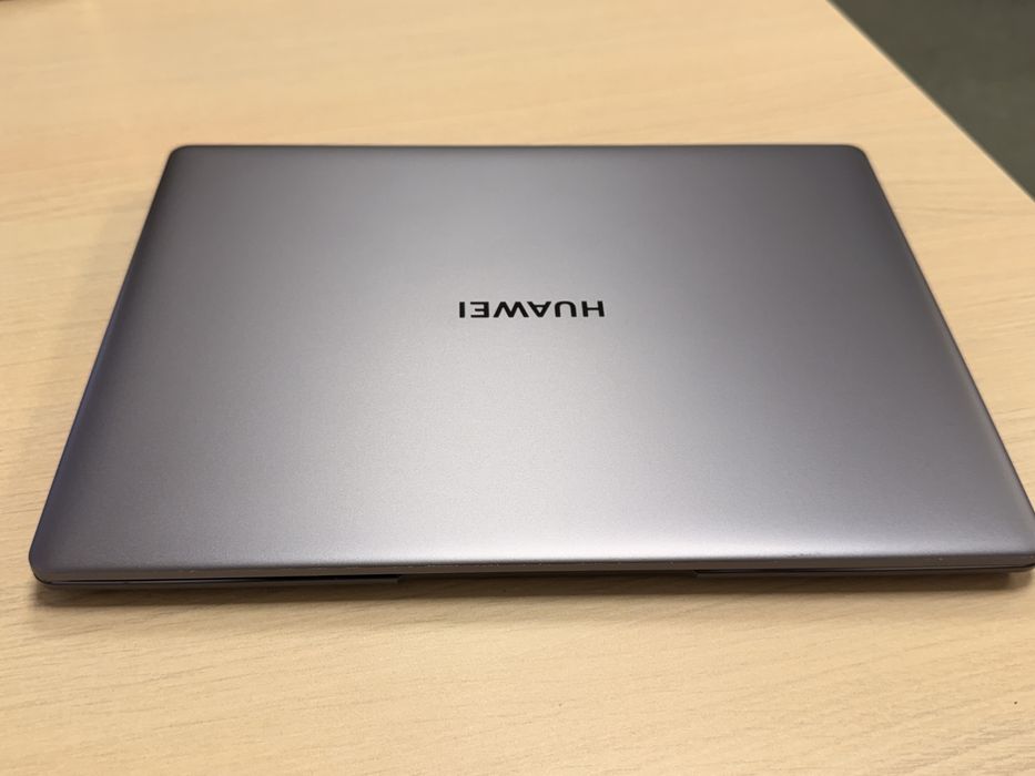 Vand laptop HUAWEI matbook 16GB