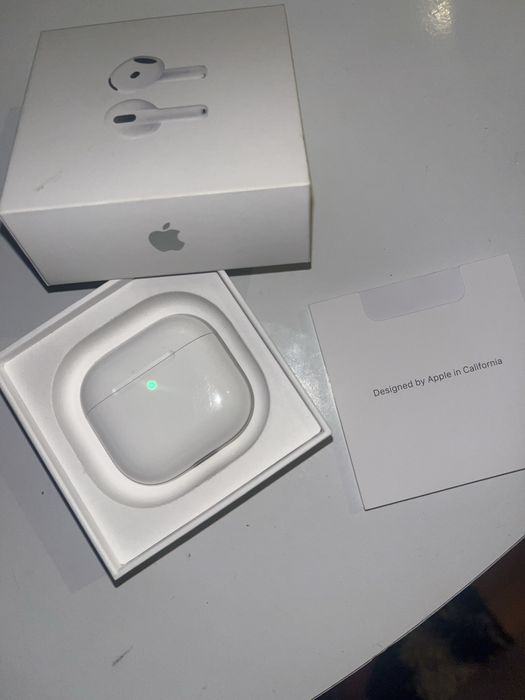 Apple AirPods 4 – като нови