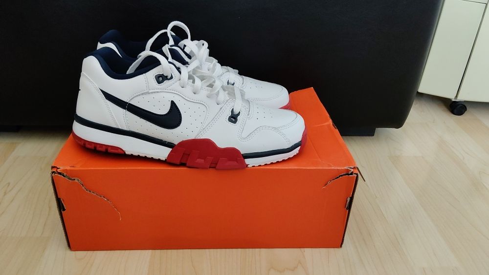 Маратонки nike .