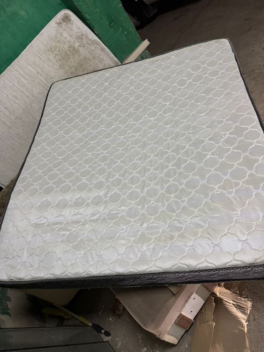 Продам матрас б/у в хорошем состоянии