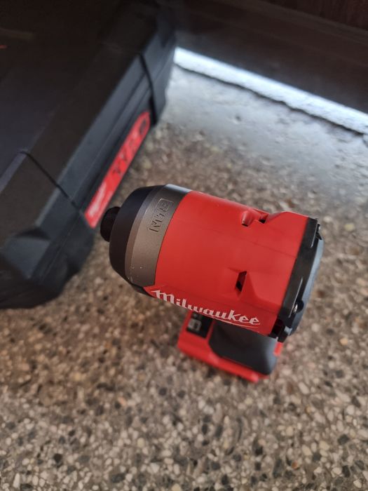 Ударен винтоверт импакт milwaukee m18 fid3