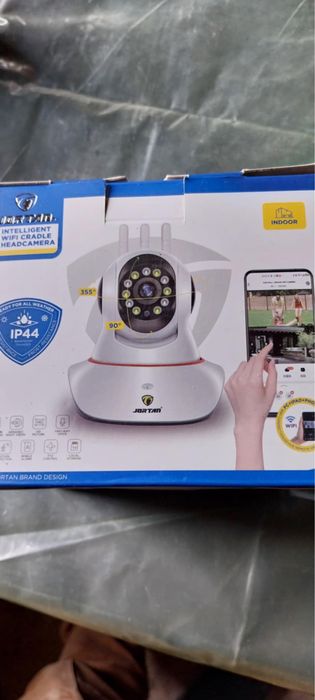 Casă, gradină, camera supraveghere