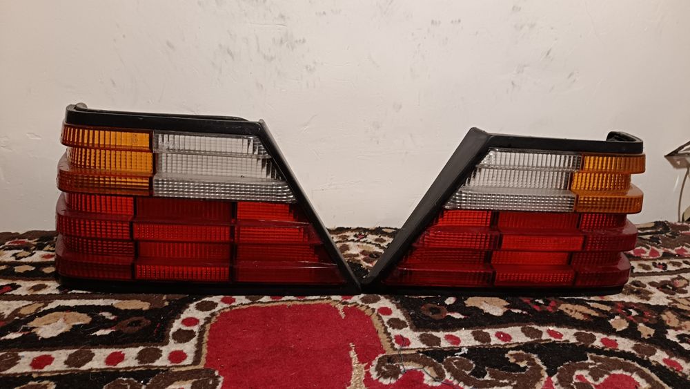 Продам плафоны на 124 Мерс срочно