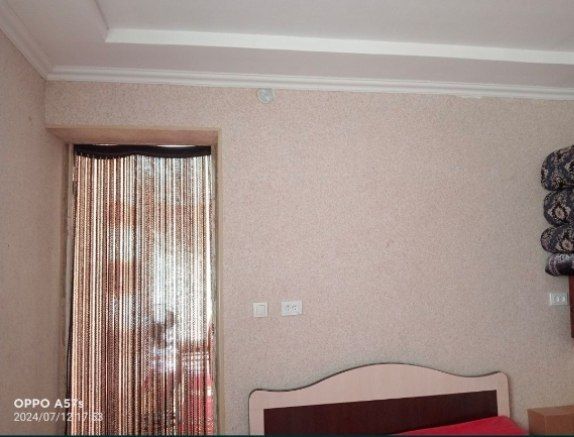 Уртасаройда уртасарой куча 67 мактаб ёнида срочний  Уй сотилади ховли