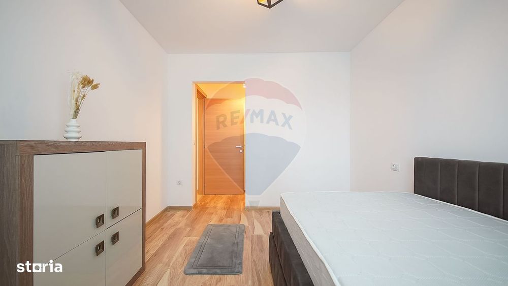 Apartament cu 3 camere, prima închiriere, în zona Tractorul
