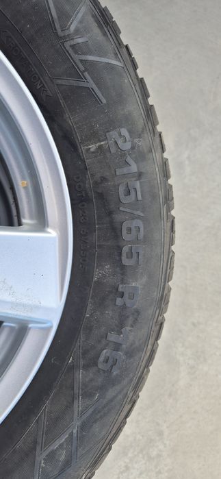 Зимни гуми с джанти 16" 215/65