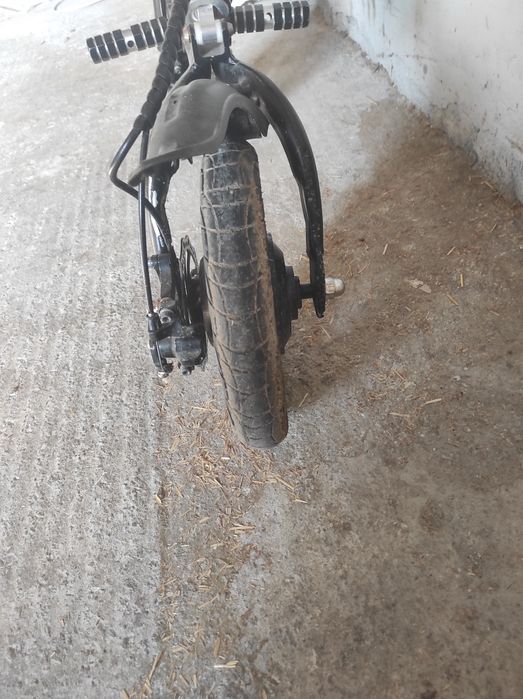 Vând trotineta Hugo G2 pro