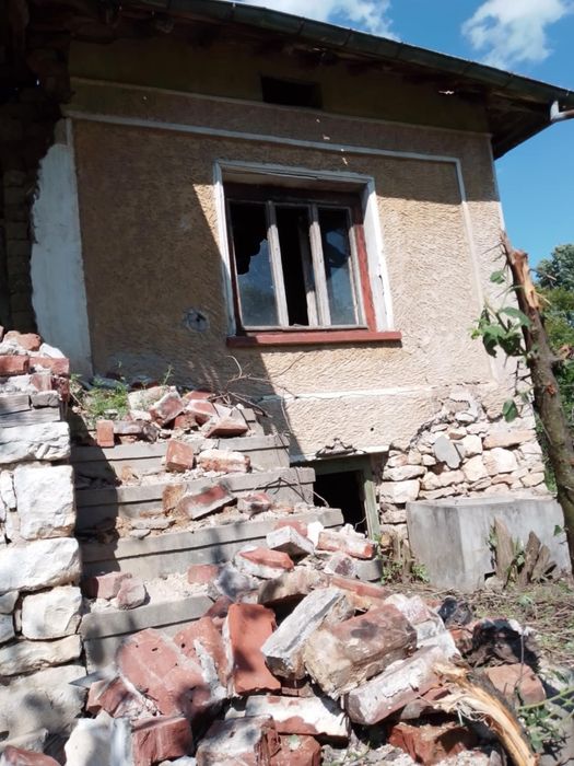 Къща с двор 1800 кв.м село Бохот