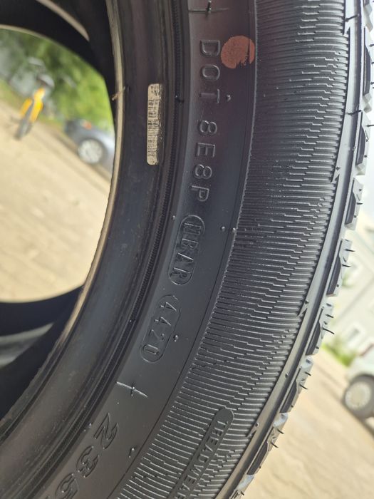 Продам шины Nexen 2 штуки 235/55 R18