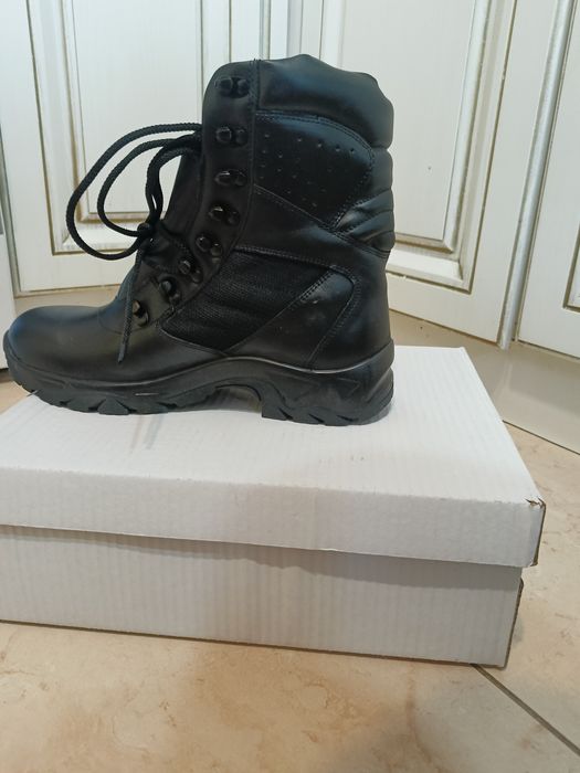 Абсолютно новые берцы