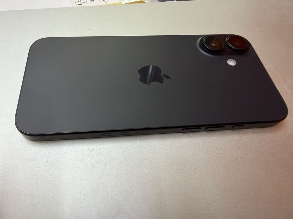 iPhone 16 plus заключен с iCloud