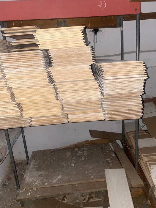 Ламинат…………………….