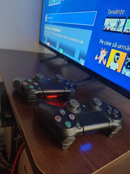 Vând consolă PS 4
