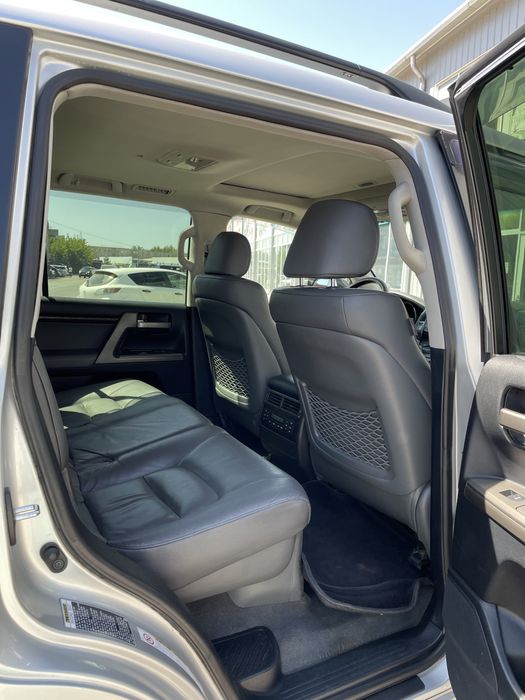 Toyota land cruiser 200