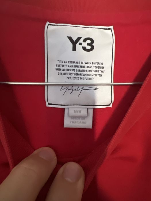 Тениска Y3 в отлично състояние