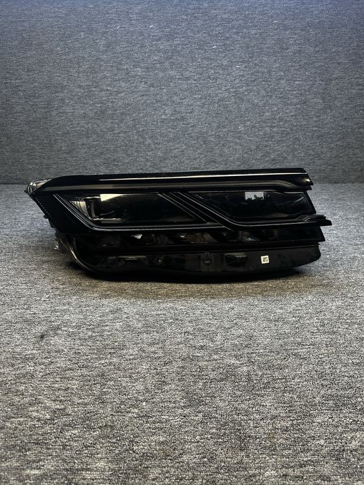 Far dreapta Volkswagen Touareg 3 CR Shadowline