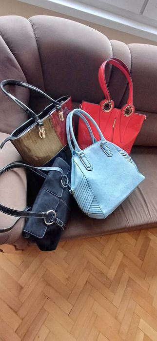 Дамска лачена чанта