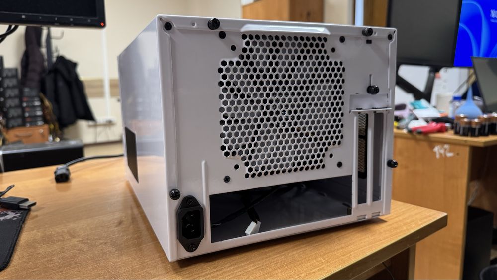 Корпус mini-ITX Fractal Design Node 304 (Черный) — Премиум компакт